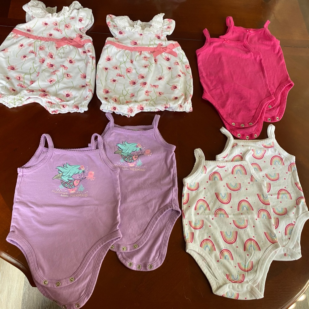 Twin girl clothes! Size 3-6 month. 2 outfits, 6 onesies.